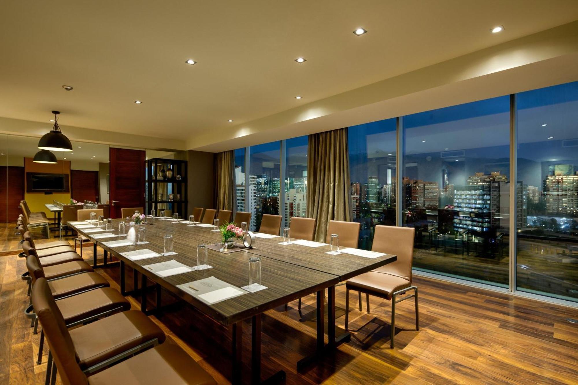 Renaissance Santiago By Marriott Hotel Exterior foto